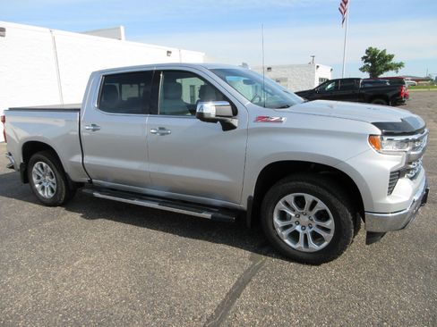 Certified 2022 Chevrolet Silverado 1500 LTZ w/ LTZ Premium Package AWD/4WD image 3