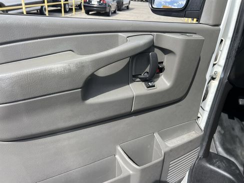 Used 2014 Chevrolet Express 2500 image 7