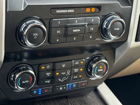 Used 2020 Ford F250 Lariat w/ Lariat Ultimate Package AWD/4WD image 23
