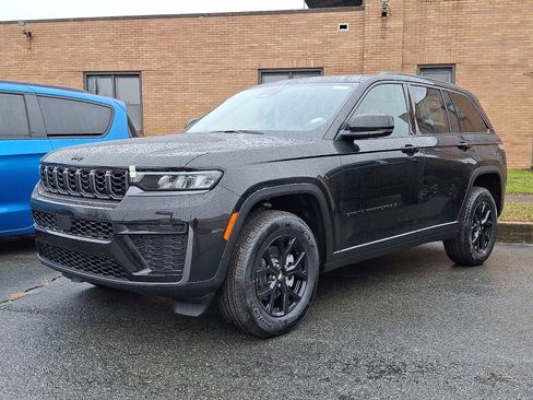 New 2026 Jeep Grand Cherokee Altitude AWD/4WD image 3