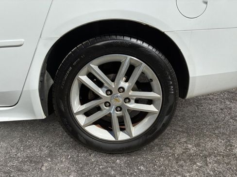 Used 2011 Chevrolet Impala LTZ FWD image 8