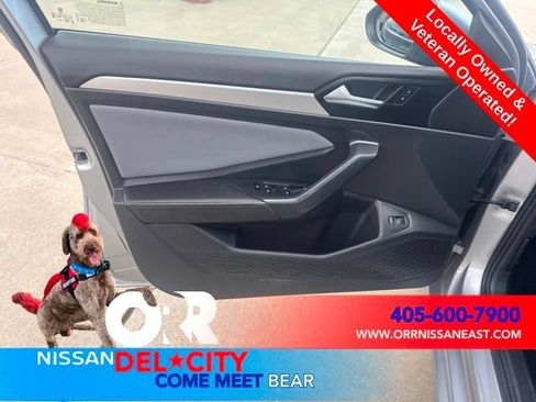 Used 2025 Volkswagen Jetta SE FWD image 15