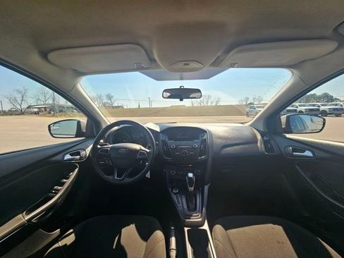 Used 2015 Ford Focus SE w/ SE Sport Package image 12