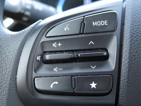 Used 2025 Hyundai Venue SE FWD image 19
