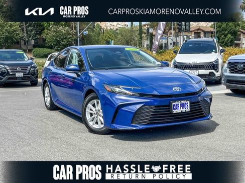 Used 2025 Toyota Camry LE w/ Convenience Package FWD image 1
