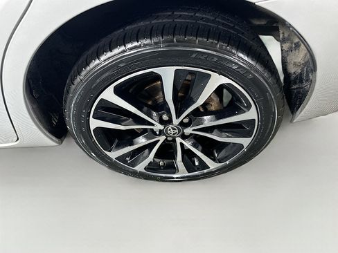 Used 2017 Toyota Corolla SE image 11