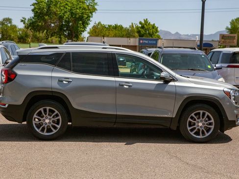 Used 2024 GMC Terrain SLT AWD/4WD image 4