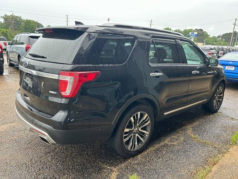 Used 2017 Ford Explorer Platinum AWD/4WD image 3