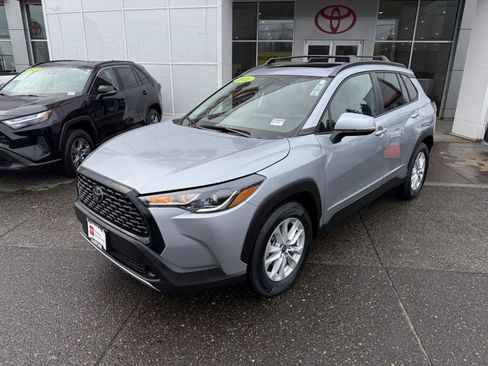 Certified 2022 Toyota Corolla Cross LE w/ Moonroof Package image 2
