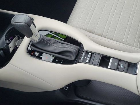 Certified 2025 Honda HR-V LX image 26