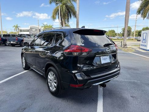 Used 2017 Nissan Rogue SV w/ SV Premium Package image 6