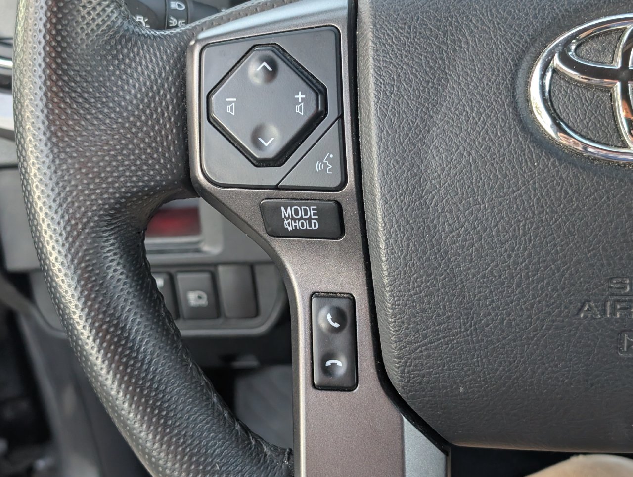 Used 2018 Toyota Tacoma TRD Sport w/ Technology Package RWD image 24