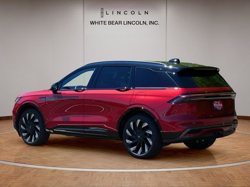 Used 2025 Lincoln Nautilus Reserve AWD/4WD image 7