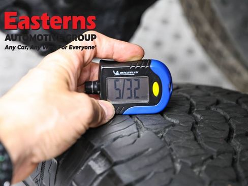 Used 2024 Toyota Tacoma TRD Off-Road AWD/4WD image 31