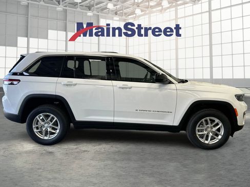 New 2026 Jeep Grand Cherokee Laredo AWD/4WD image 6