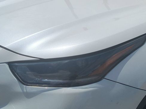 Used 2021 Toyota Highlander XSE FWD image 10