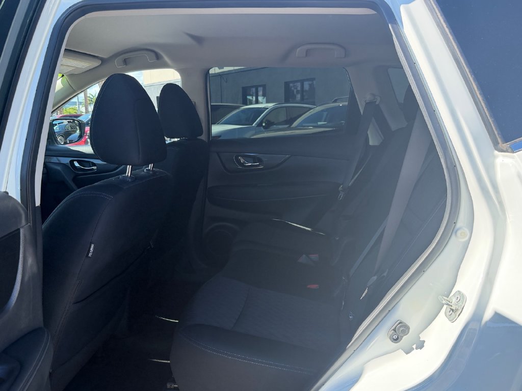 Used 2019 Nissan Rogue SV FWD image 12