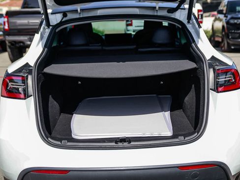 Used 2023 Tesla Model Y Long Range AWD/4WD image 28