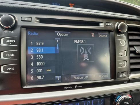 Used 2014 Toyota Highlander XLE AWD/4WD image 18
