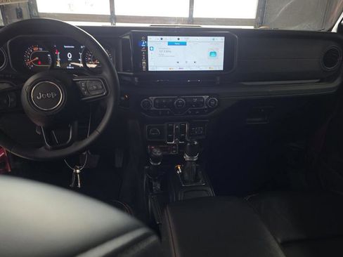 Used 2024 Jeep Wrangler Unlimited Rubicon AWD/4WD image 11