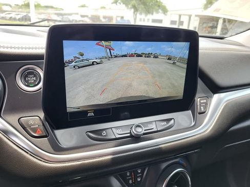 Used 2025 Chevrolet Blazer LT FWD image 9