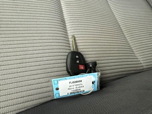 Used 2015 Toyota RAV4 XLE AWD/4WD image 32
