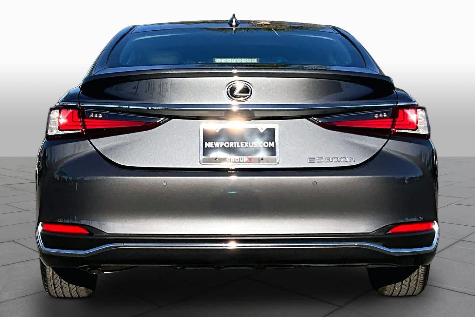 Used 2023 Lexus ES 300h w/ Accessory Package (Z1) FWD image 4