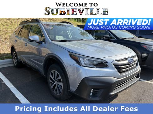 Used 2022 Subaru Outback Premium AWD/4WD image 1