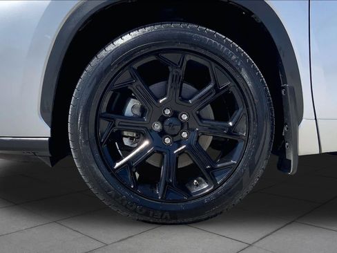 Used 2023 Toyota Highlander L FWD image 11