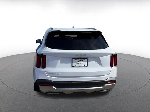 Used 2024 Kia Sorento S image 12