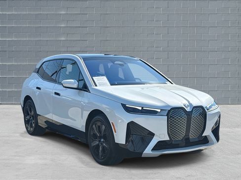 Certified 2025 BMW iX xDrive50 image 1
