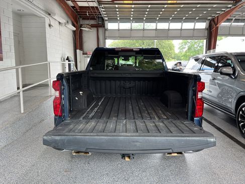 Used 2022 Chevrolet Silverado 1500 LT AWD/4WD image 8