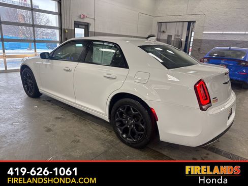 Used 2022 Chrysler 300 Touring w/ Sport Appearance Package image 3