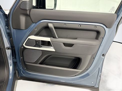 Used 2022 Land Rover Defender 110 SE image 24