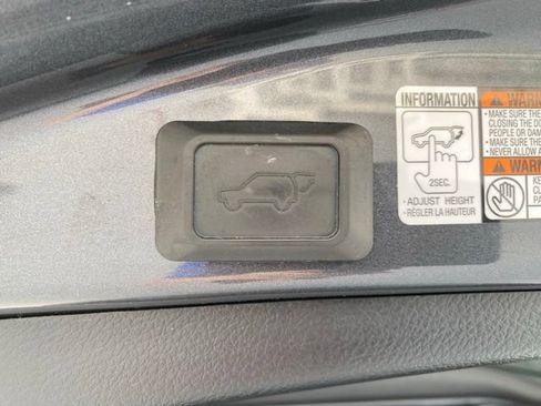 Used 2018 Toyota RAV4 Adventure AWD/4WD image 9