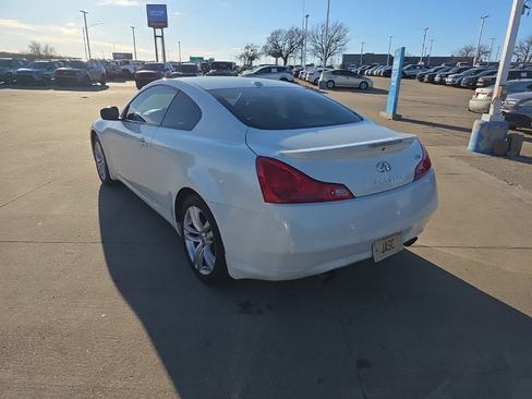 Used 2010 INFINITI G37 x w/ Premium Pkg image 8