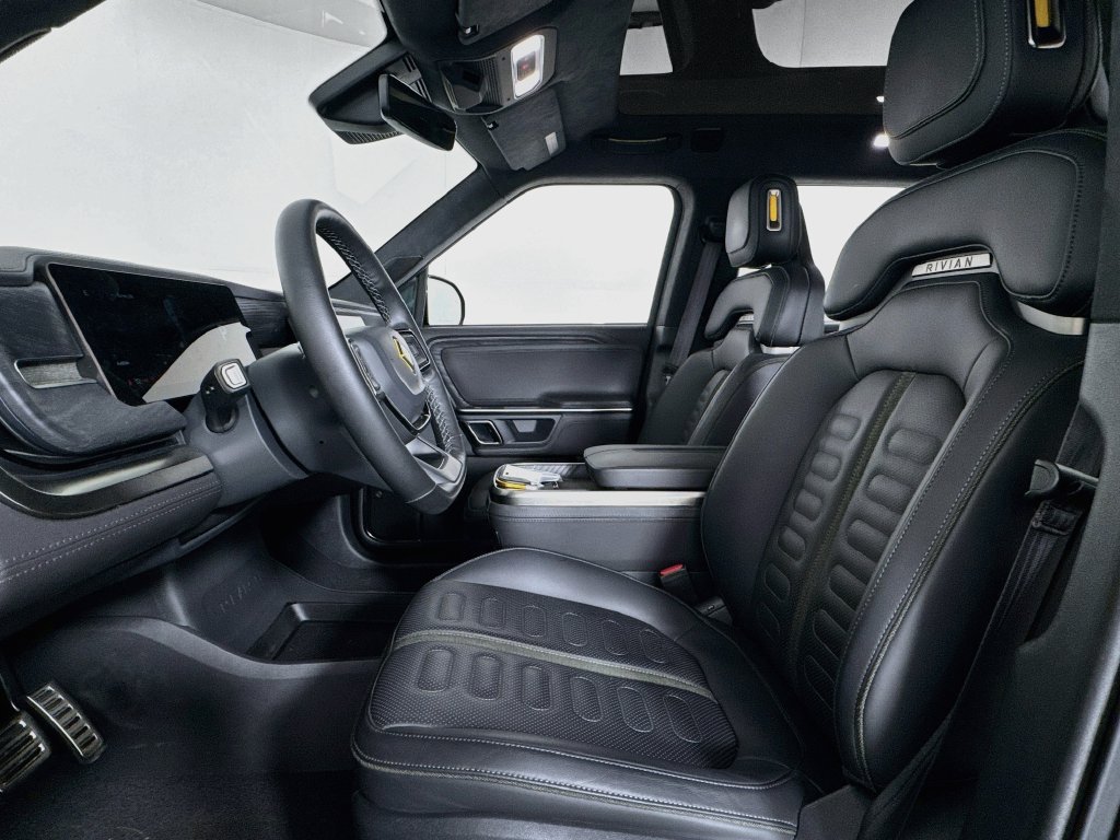 Used 2023 Rivian R1T Adventure Dual AWD/4WD image 11