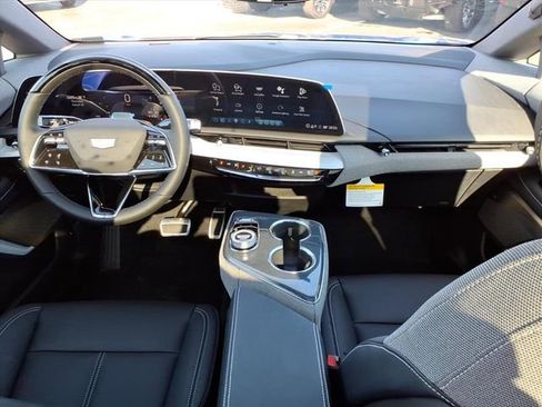 New 2026 Cadillac Optiq Luxury 1 image 18