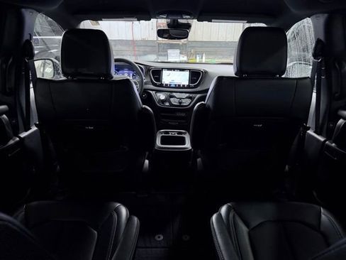 Used 2025 Chrysler Pacifica Select FWD image 21