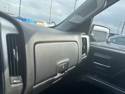 Used 2018 Chevrolet Silverado 1500 LT w/ LT Eassist Package AWD/4WD image 17