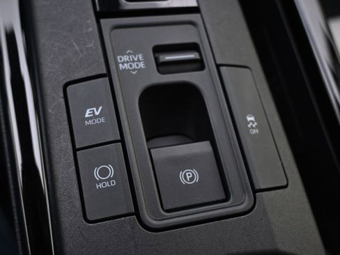 Used 2024 Toyota Prius XLE image 32