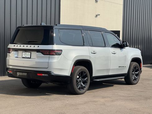 Used 2024 Jeep Wagoneer Series II image 5