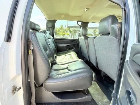 Used 2006 Chevrolet Silverado 3500 W/T w/ Heavy-Duty Power Package image 16