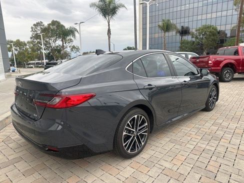 Used 2025 Toyota Camry XLE image 6