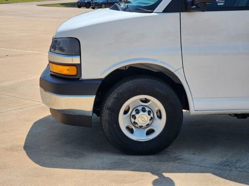 New 2025 Chevrolet Express 3500 w/ Power Convenience Package RWD image 9