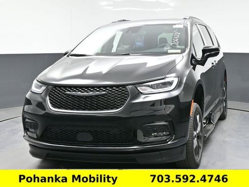 Used 2026 Chrysler Pacifica Select w/ S Appearance Package FWD image 2