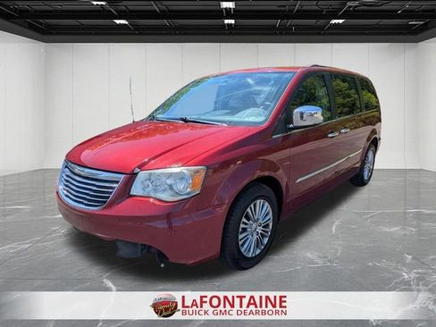 Used 2013 Chrysler Town & Country Touring-L w/ Driver Convenience Group FWD image 1