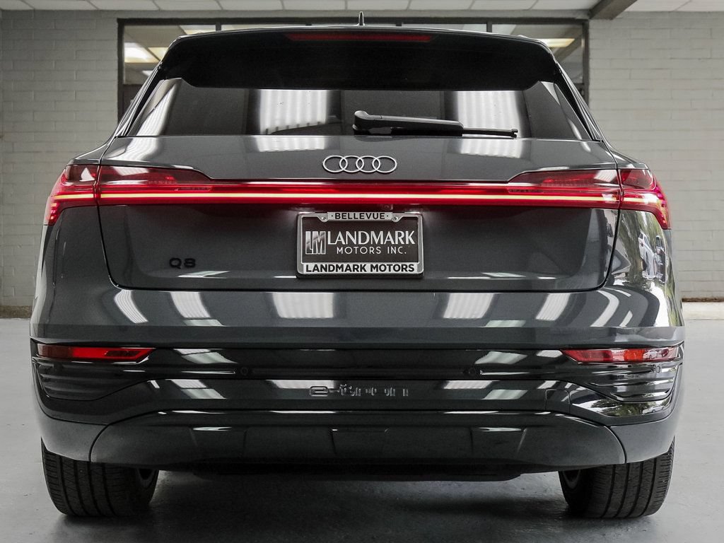 Used 2024 Audi Q8 e-tron Prestige w/ Prestige Package AWD/4WD image 30