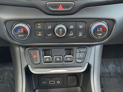Used 2019 GMC Terrain SLT w/ Preferred Package AWD/4WD image 28