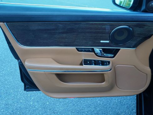 Used 2012 Jaguar XJ Supercharged RWD image 13